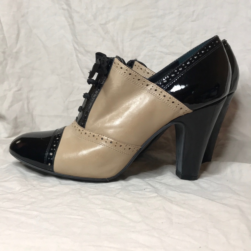 Gianni Bini lace up booties